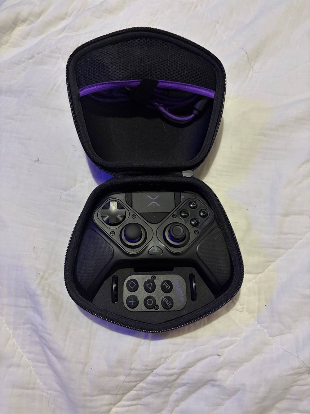 Sony Black and Purple Wireless Controller with Carry Case - Picture 2 of 3